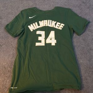 Milwaukee bucks t-shirt